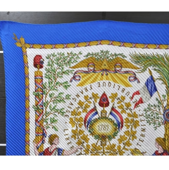 HERMES Vintage Scarf - Picture 11 of 12